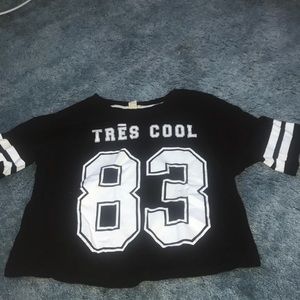 Super cute cropped shirt